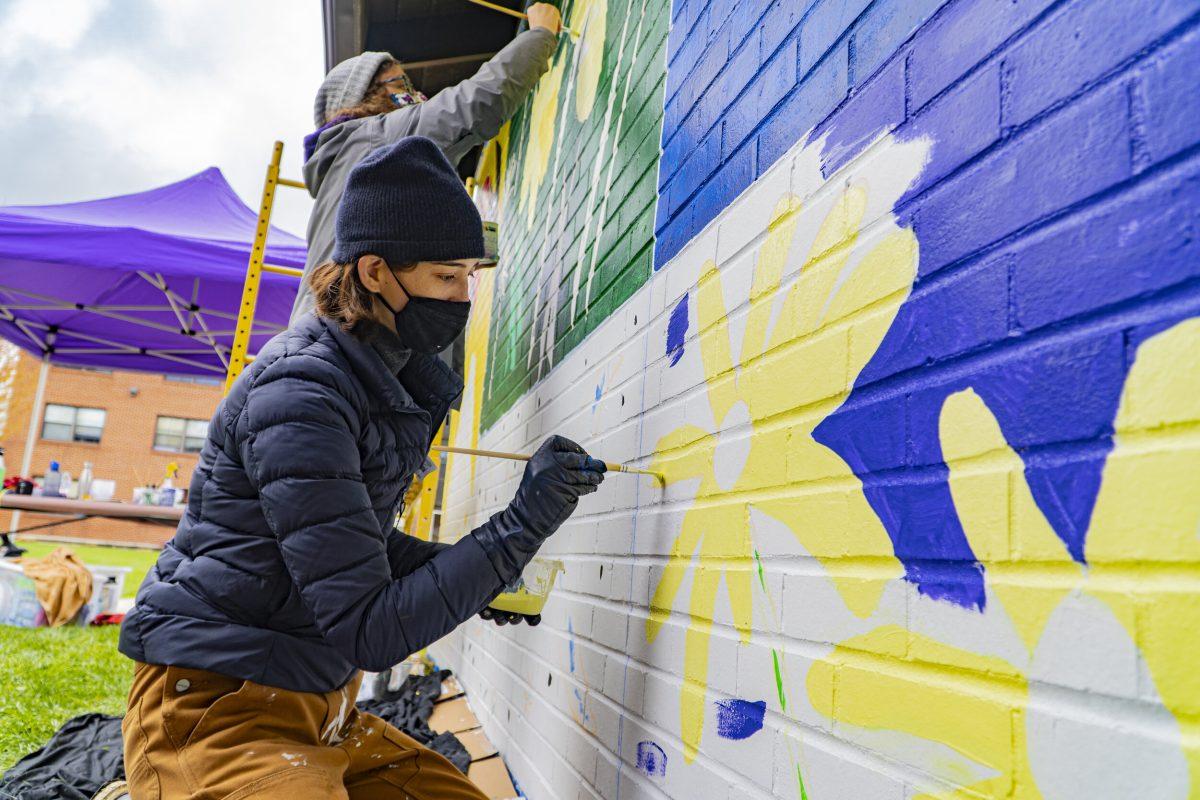 Artist+collaboration+brings+new+wall+mural+to+campus+for+Earth+Day