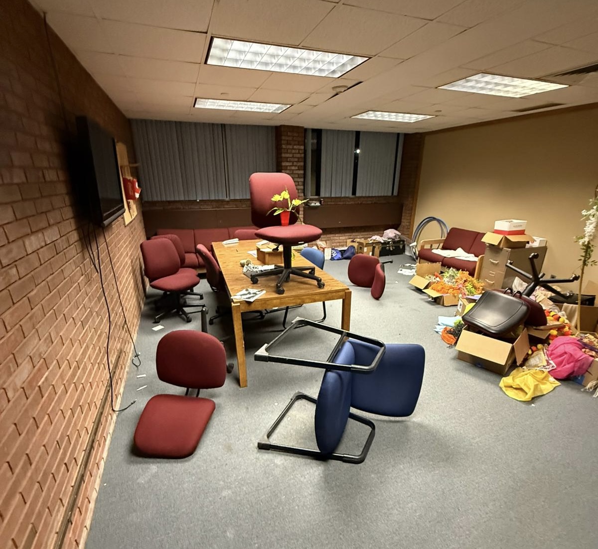 'You are all slobs and the president sucks:' Anonymous individual vandalizes Student Senate office