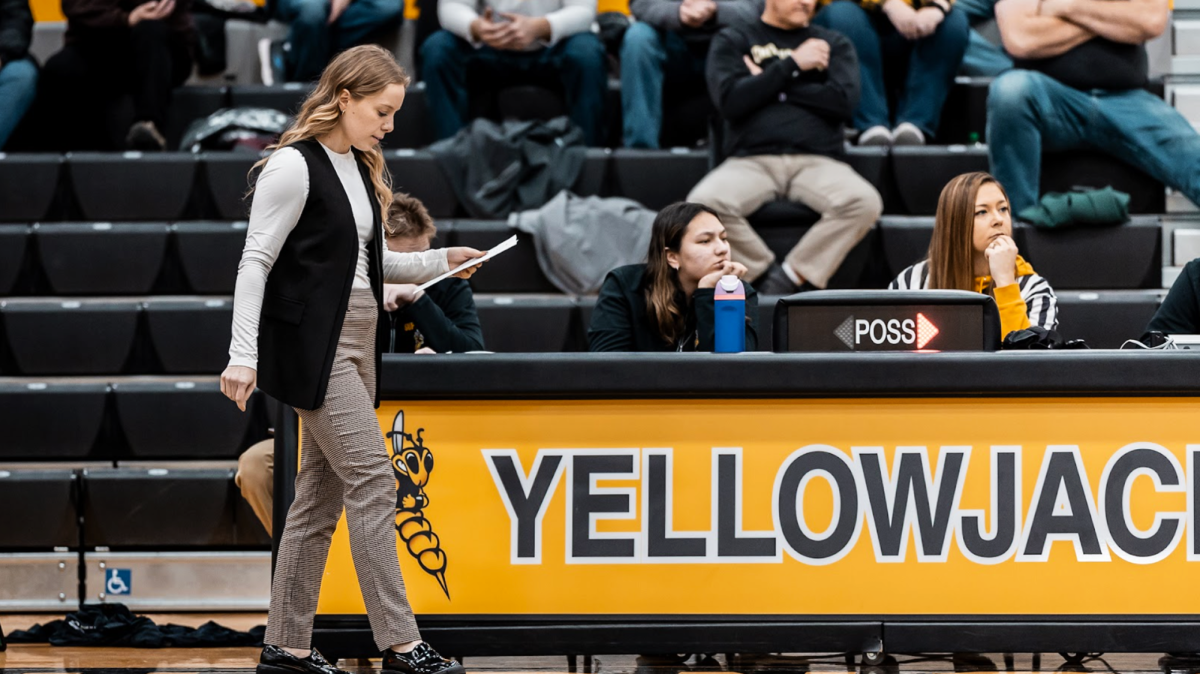 Emily Carpenter coaching the UW-Superior Yellowjackets